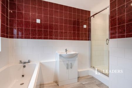 3 bedroom semi-detached to rent Scott Road, Stevenage, SG2 0BZ - Photo 3