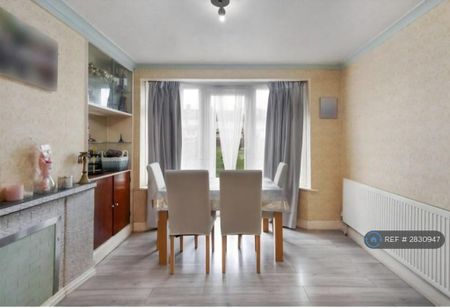 3 bedroom terraced house to rent - Photo 2