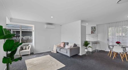 Freshly Renovated 3 Bedroom, 2 Bathroom - Te Atatu South! - Photo 4