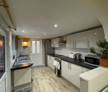 Three-bedroom terraced house with garden near city centre, Peterbor... - Photo 2