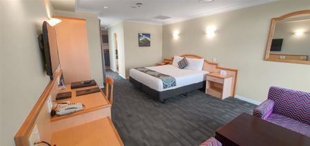 CITY CENTRAL - Furnished Apartment, 1 Carpark, Water & Power Included - Photo 5