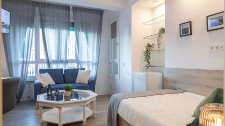 Room in a shared 11-bedroom apartment for rent in El Viso - Photo 2