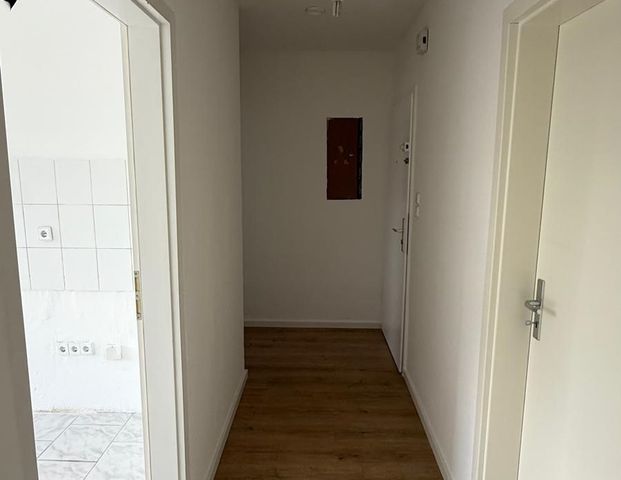 Sehr schöne sanierte 3 Zimmer Wohnung in Duisburg zu vermieten - Photo 1