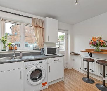 2 bedroom terraced house to rent - Photo 4