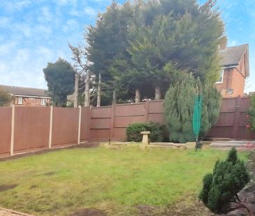 Corby Drive, Englefield Green, Egham, Surrey, TW20 0TR - Photo 3