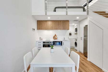 Loft Style Apartment - Fully Furnished! - Photo 2