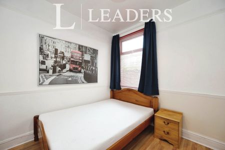 4 bedroom house to rent Guildford Road, PO1 - Photo 3