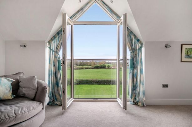 5 bedroom detached house to rent - Photo 1