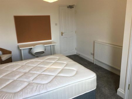 4 bedroom flat to rent - Photo 5