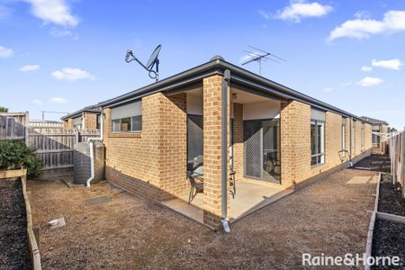 1/9 Casuarina Court, Melton West, VIC 3337 - Photo 2