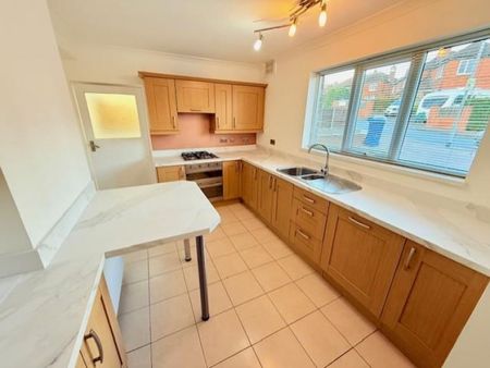 3 bedroom House To Let - Photo 3