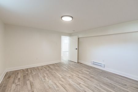 Bright 2 Bedroom Lower Unit in Welland! - Photo 4