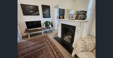 Charming 3-bedroom house in Mithcham Village - Photo 4