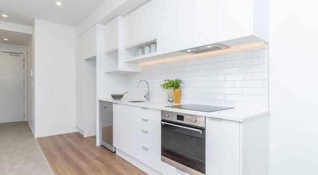 New Apartment in the Heart of Onehunga - Photo 1