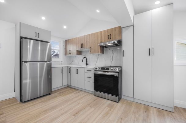 For Lease - 338 Old Mosley Street Unit# Unit 3, Wasaga Beach, Ontario - Photo 1