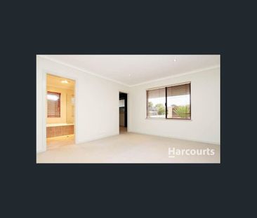 Impressive 4x2 Family Home in Sought-After Hillarys! - Photo 2