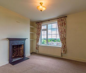 Salisbury, ., Wiltshire - Photo 4