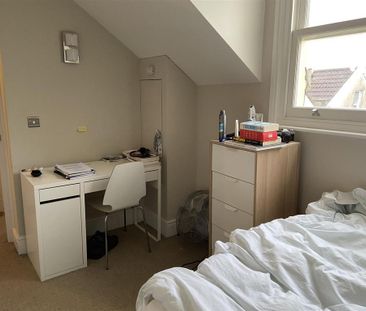 3 bedroom flat to rent - Photo 2