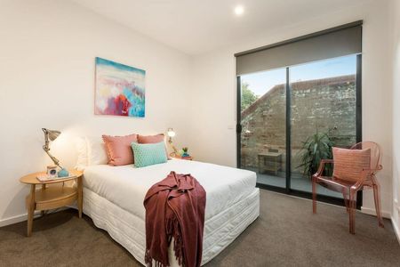 Spacious Light-Filled Townhouse in the Heart of Balaclava - Photo 5