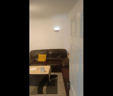 Room in a Shared House, Newbury Park, IG3 - Photo 6