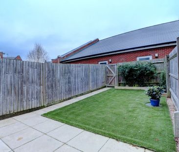 4 bedroom mid terraced house to rent, - Photo 2