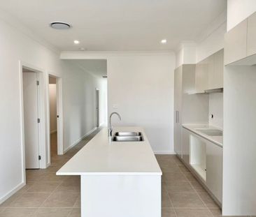 Spacious Single-Storey Brand New Family Home - Photo 2