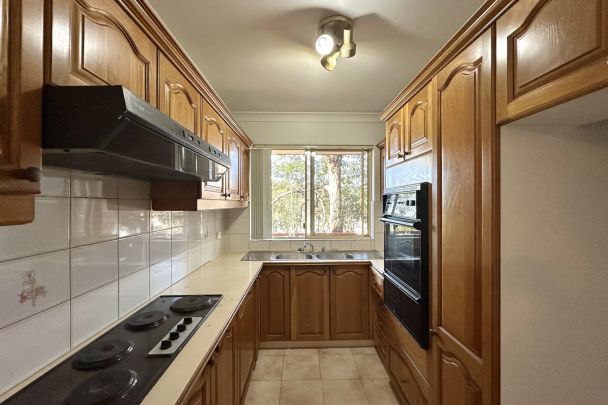 SPACIOUS TWO BEDROOM APARTMENT - Photo 1