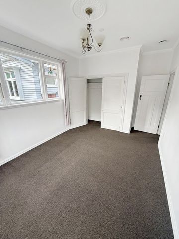 22 Riddlers Crescent, Petone - Photo 3