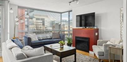 LUXURY 3BR/2BA DOWNTOWN VICTORIA CONDO | PRIME LOCATION - Photo 2