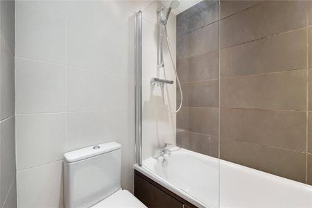 3 bedroom flat in Camden - Photo 4