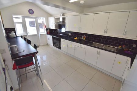 1 bedroom in a house share to rent - Photo 3