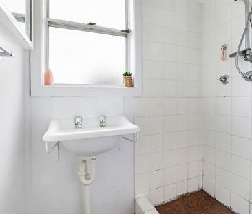 Renovated Two Bedroom Home - Photo 5
