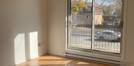 logement à louer 4 1/2 rénové - Photo 2