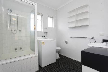 Homely abode in the heart of St Kilda - Photo 5