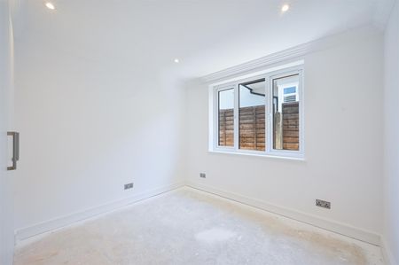 To Let 5 Bed Bungalow - Detached - Photo 3