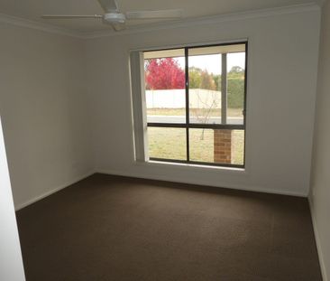 BEAUTIFUL FAMILY HOME - Photo 2