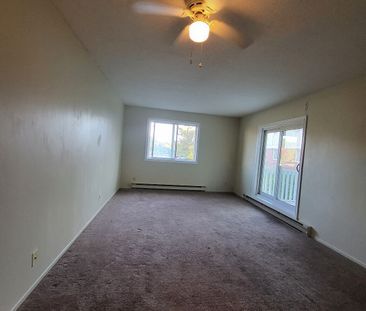 270 Lorry Greenberg Dr, Greenboro East, Ottawa, ON - Photo 3