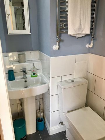 1 bedroom in a house share to rent - Photo 4