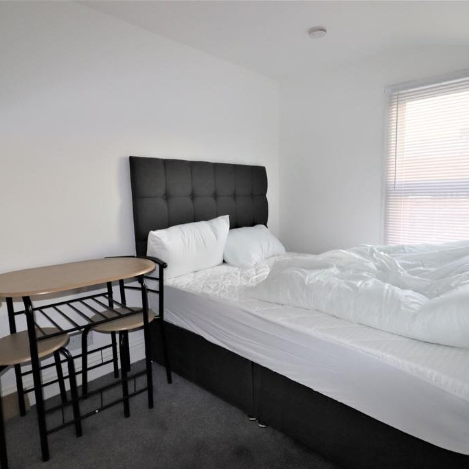 5 bedroom terraced house to rent - Photo 1
