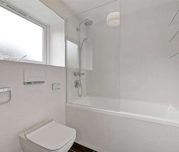 An immaculate and spacious one bedroom furnished apartment, beautif... - Photo 1