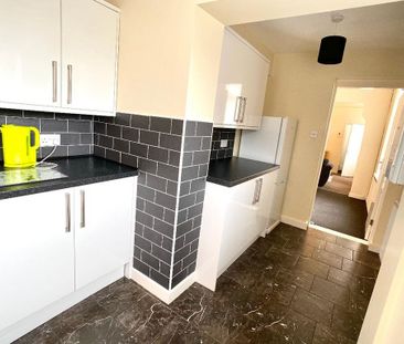 1 bedroom in a house share to rent - Photo 2