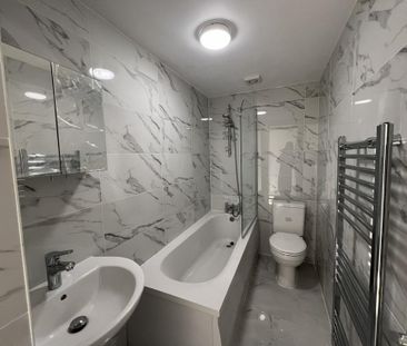 3 bedroom flat to rent - Photo 2