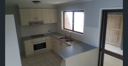 Three bedroom air conditioned home with spa bath - Photo 2