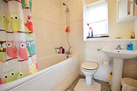 3 bedroom semi-detached house to rent - Photo 4