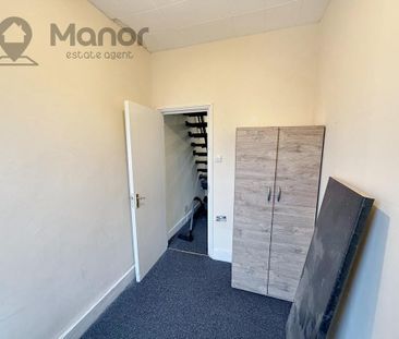 3 bedroom flat to rent - Photo 6