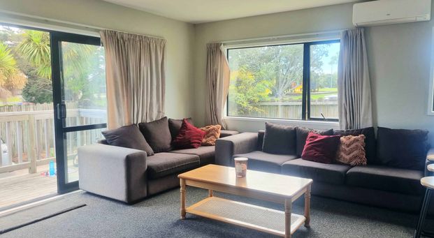 Central Beachlands, ready for summer! - Photo 1