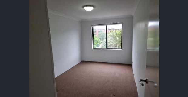 Modern 2-Bedroom Apartment in Sydney Park Village with Pool, Gym & Tennis Court - Photo 1