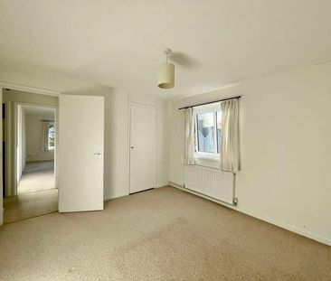 Littleton House, RH2 - Photo 3