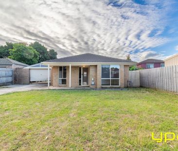 Charming Family Home in Cranbourne West - Photo 3