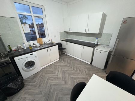 Room in a Shared Flat, Green Lanes, N13 - Photo 5